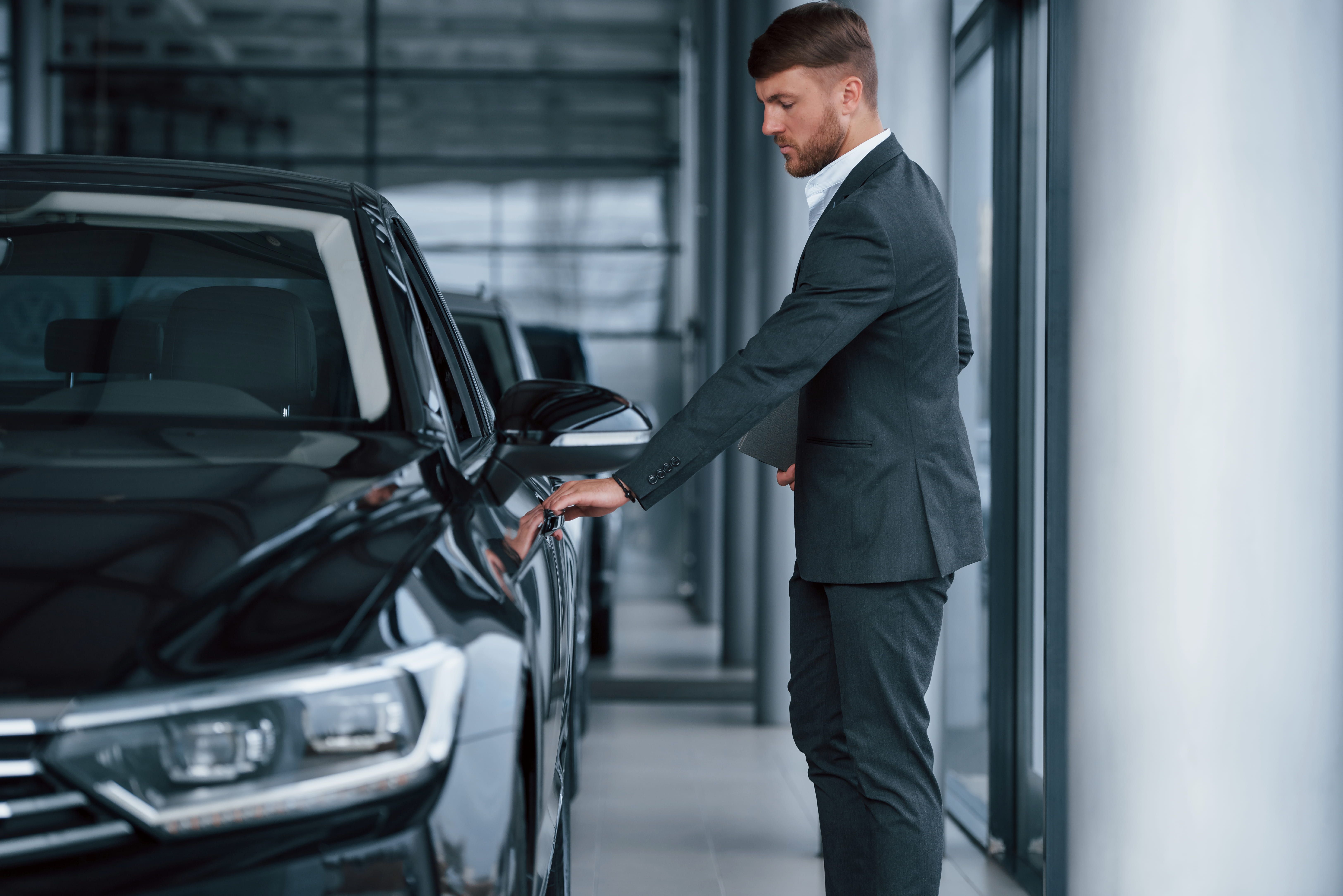 opening_door_modern_stylish_bearded_businessman_automobile_saloon_1_8b2da39075.jpg